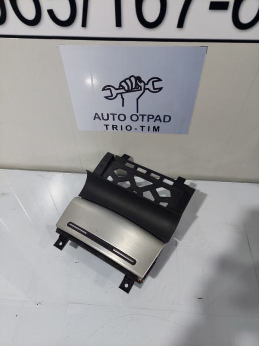 Pepeljara audi a3 8p 2007 8p0857951
