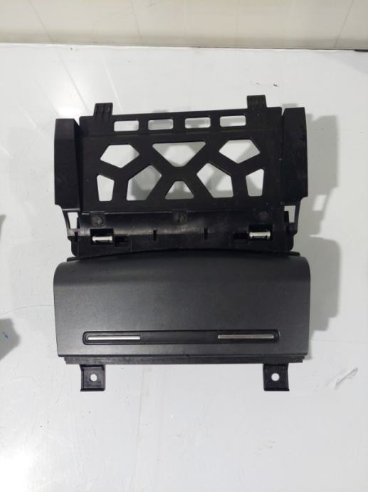 Pepeljara audi a3 8p 8p0857951