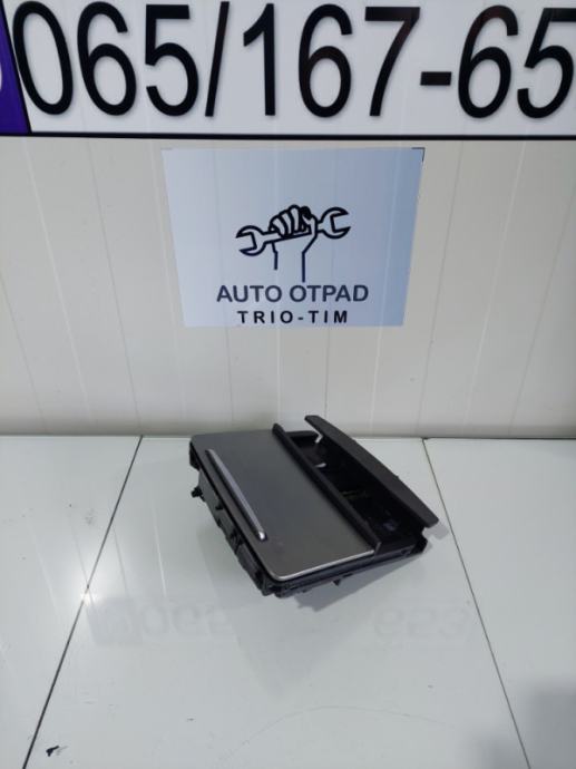 Pepeljara audi a6 4f c6 st.2 4f1857951