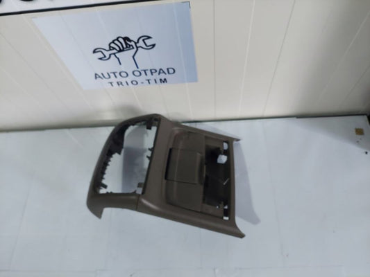 Zadnja konzola audi a5 a4 b8 8k0864376