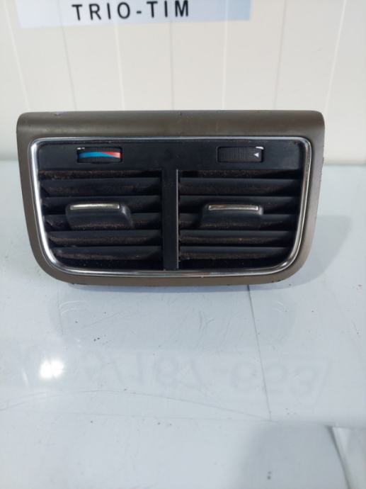 Zadnja ventilacija audi a5 a4 b8 8k0819203